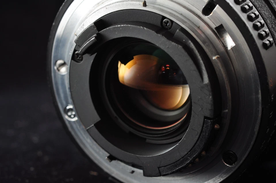 US duty paid Near Mint Nikon AF Nikkor 18mm f/2.8D Wide Angle Lens w/hood HB-8 - Image 3 of 4