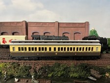 Hornby R4199D OO Gauge G.W.R Clerestory Composite Coach #954 Boxed in VGC