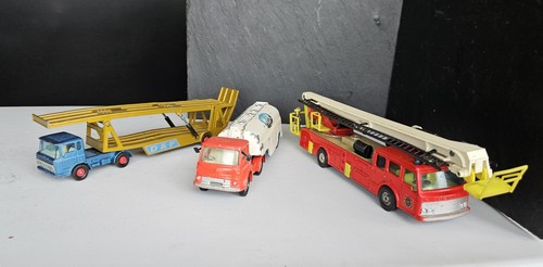 Corgi 1126 Simon Snorkel Fire Engine, Matchbox No11 Daf , Corgi Bedford Trailer - Picture 3 of 16