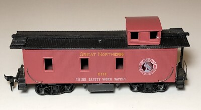 #ad Vintage HO Scale Great Northern Railway RR #X379 Electric Train Safety Caboose $12.99