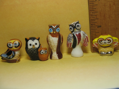 TINY OWLS Owl ceramic figurine Barn Hoot Mini Dollhouse Miniature French Feves - Picture 1 of 10