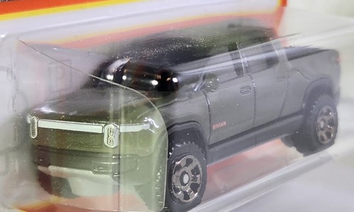 2024 Matchbox Rivian R1T 17/100 Dual Tri AWD Forest Green - Picture 6 of 8