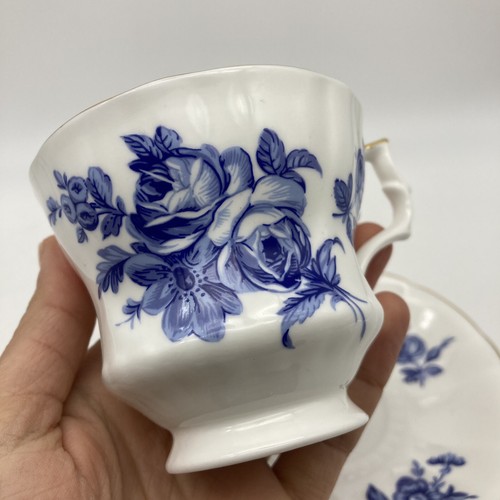 Taza de té y platillo Royal Windsor oro azul y blanco rosas florales doradas, Inglaterra - Imagen 12 de 15