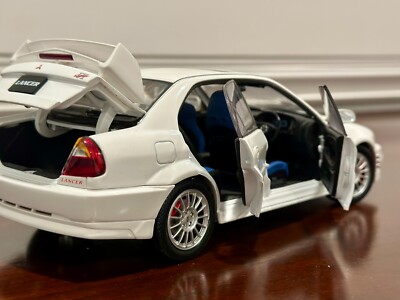 1/18 Mitsubishi Lancer Evolution V/VI Street Car White