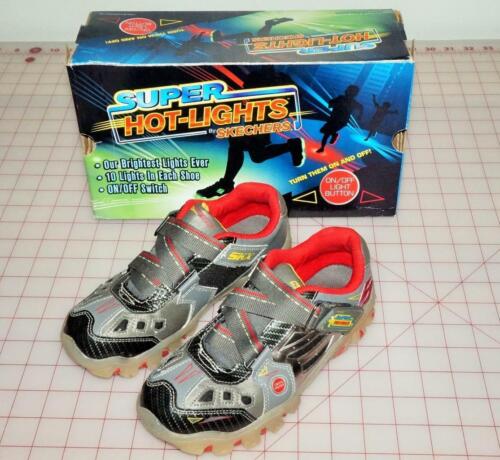 SKETCHERS SUPER HOT LIGHTS SHOES,SIZE 2.5 BOYS ON OFF BUTTON RED LIGHTS! - Picture 1 of 1