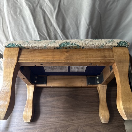 Vintage OTTOMAN / FOOTSTOOL with Padded Tapestry Top 15" x 11" x 9.5โ - Picture 9 of 16