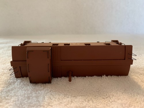 Walthers Platinum #932-7585 HO Scale Santa Fe 1300 Series Wood Caboose #1396 - Picture 7 of 8
