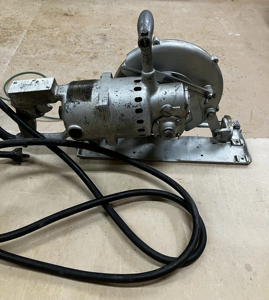 Stanley W-9 Worm Drive Saw. Late 1930s-early 1940s With Original Steel Box - Image 3 of 4