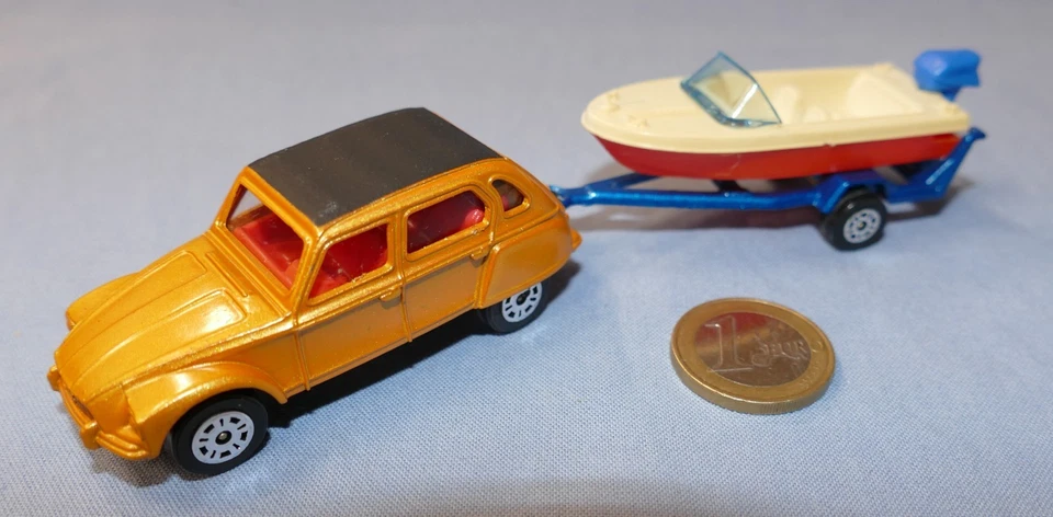 Corgi Toys 1/65 réf 2515 : Citroën Dyane et son porte-bateau (Rouge) - Photo 2/4