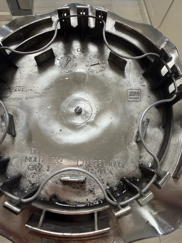 Tapa central de rueda cromada Buick LeSabre 16" OEM 9594695 9594918 buenos clips 03-05 Foto 4 de 4