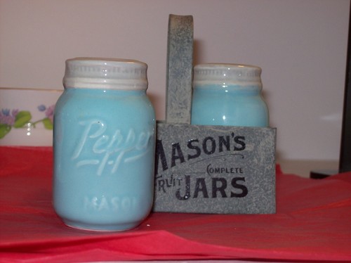 MINIATURE MASON JAR SALT & PEPPER IN A RECTANGULAR TIN CADDY MADE IN INDIA - Picture 2 of 4