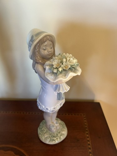 Lladro You Deserve the Best Girl - Picture 7 of 10