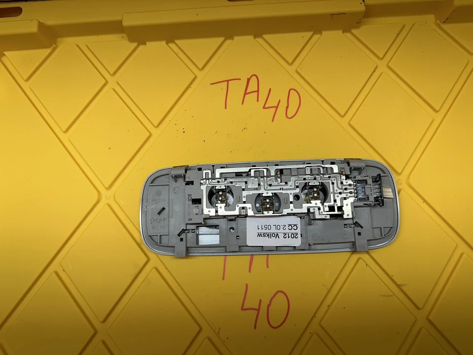 2007-2012 Volkswagen CC RABBIT Rear Interior Headliner Overhead Dome Light OEM - Image 4 of 4