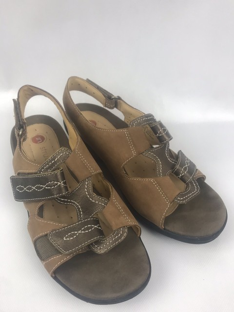 structured clarks sandals