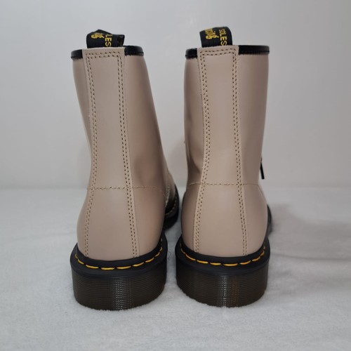 BOTAS DR. MARTENS 31008 TAUPE 1460 CUERO 8 OJOS BEIGE HOMBRE TALLA 10 MUJER 11 - Imagen 7 de 11