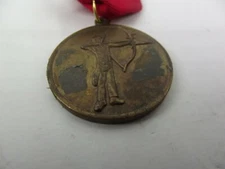 Vtg 1984 Summer games archery metal ribbon badge