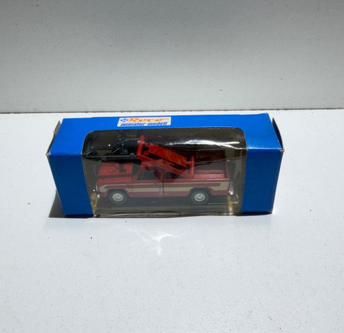 Camioneta Dodge Roco #1710 escala HO roja blanca preconstruida en caja | Condition: Used