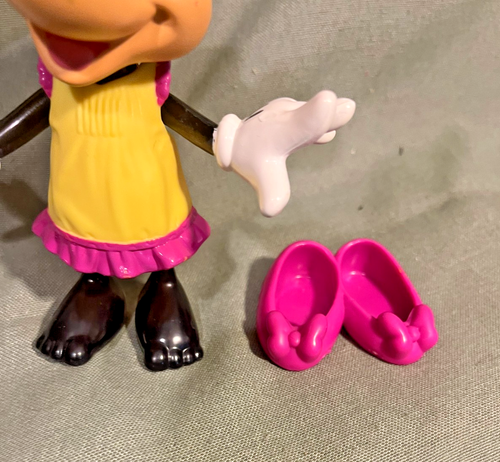 Disney/Mattell 2011 W5116 Estatuilla de Minnie Mouse con Zapatos y Vestido Extraíbles - Imagen 3 de 4