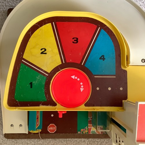 Rampa de estacionamiento Fisher Price Little People de colección centro de servicio garaje 930 madera - Imagen 20 de 22