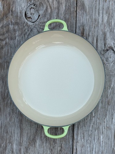 Le Creuset Cast Iron 32 Shallow Casserole Braiser 5 Qt. Kiwi Green - Picture 11 of 17