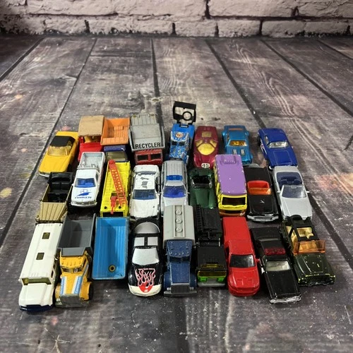 Lot Of 26 - Matchbox Cars / Assorted Series / Sizes