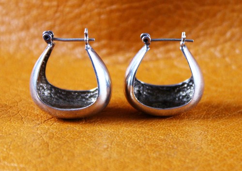 JEZLAINE Modernist Huggie Hoop Earrings Sterling Silver 7/8" Length - Picture 2 of 6