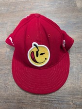 Sombrero rojo New Era Yums con estrellas blancas ajustado 7 1/2