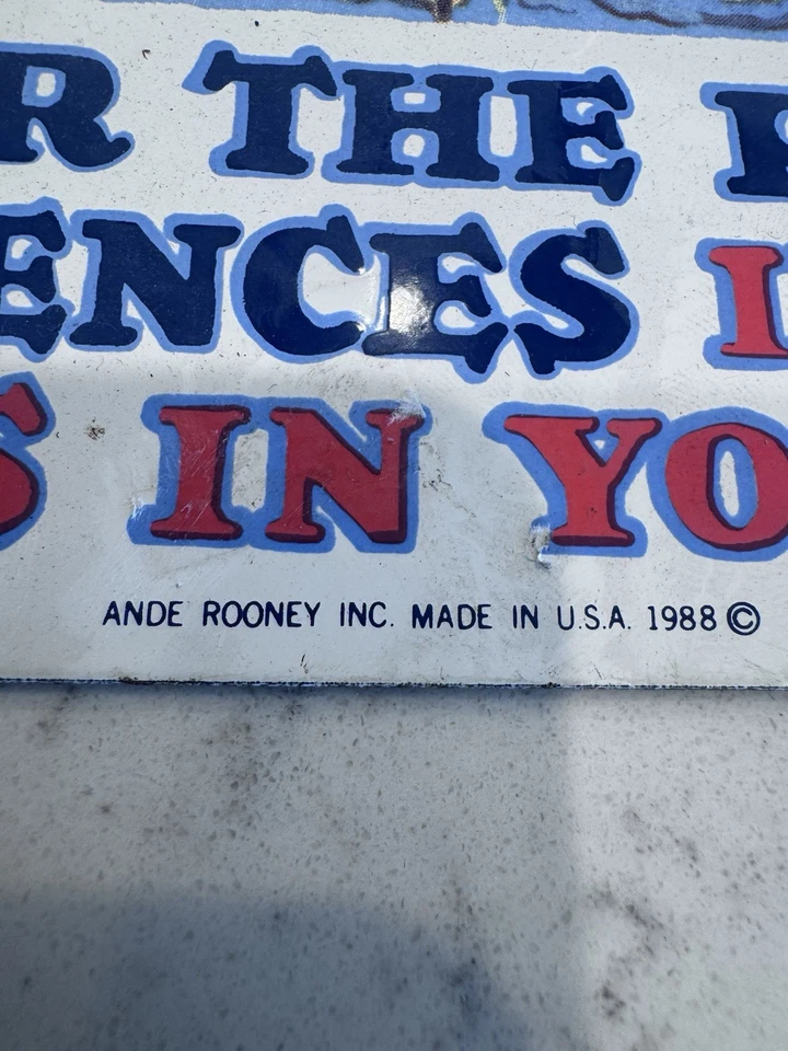 Sujetador de advertencia de seguridad y aviones de colección con letrero de metal de porcelana Ande Rooney 1988 Foto 2 de 4