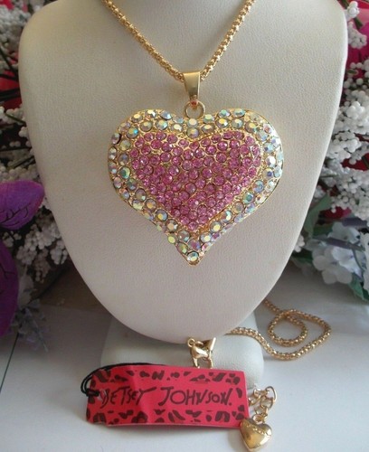 BETSEY JOHNSON SPARKLING CRYSTAL PINK CENTER HEART PENDANT NECKLACE - Picture 2 of 3
