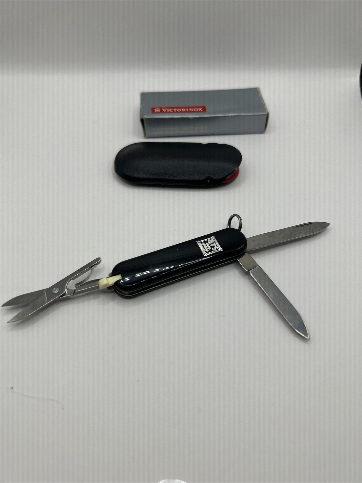 Victorinox Classic Taschenmesser kleines Schweizer mit Schere Neu Ovp Schwarz 5