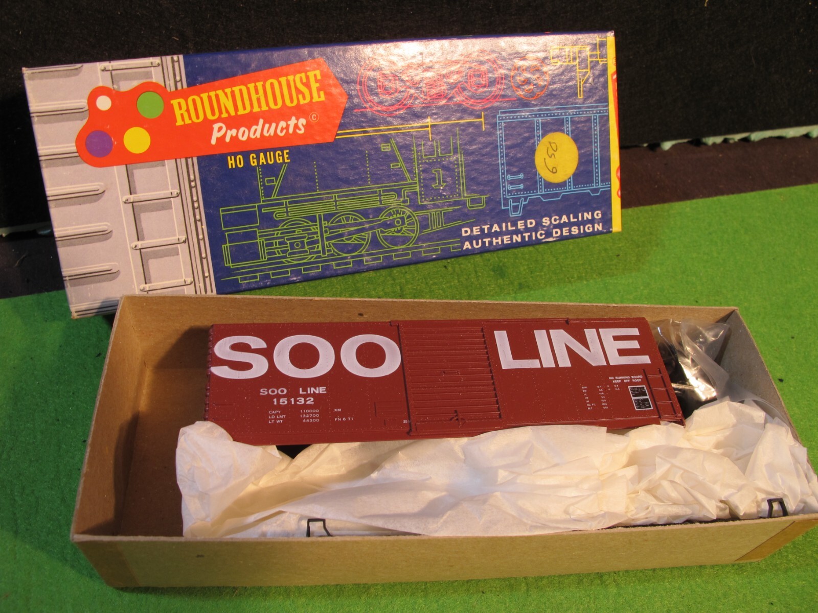 Roundhouse HO Scale SOO Line 1102 Brown 40' AAR Modern Box Car Un