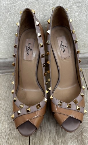 valentino beige patent leather rockstud peep toe platform pumps sz 39 - Picture 2 of 4