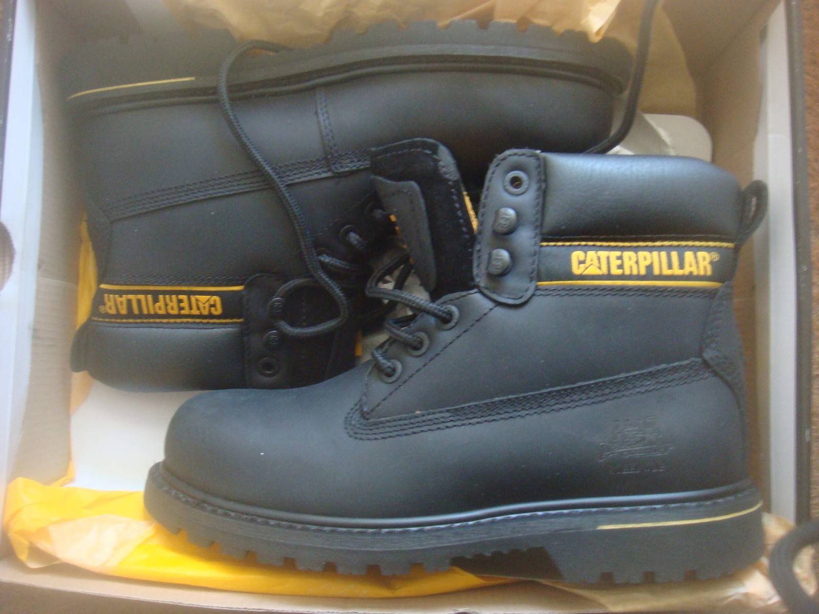 NEW IN THE BOX NIB CAT Caterpillar Holton ST SB Toecapped Black Boots Size 6 NEW IN THE BOX NIB CAT Caterpillar Holton ST SB Toecapped Black Boots Size 6