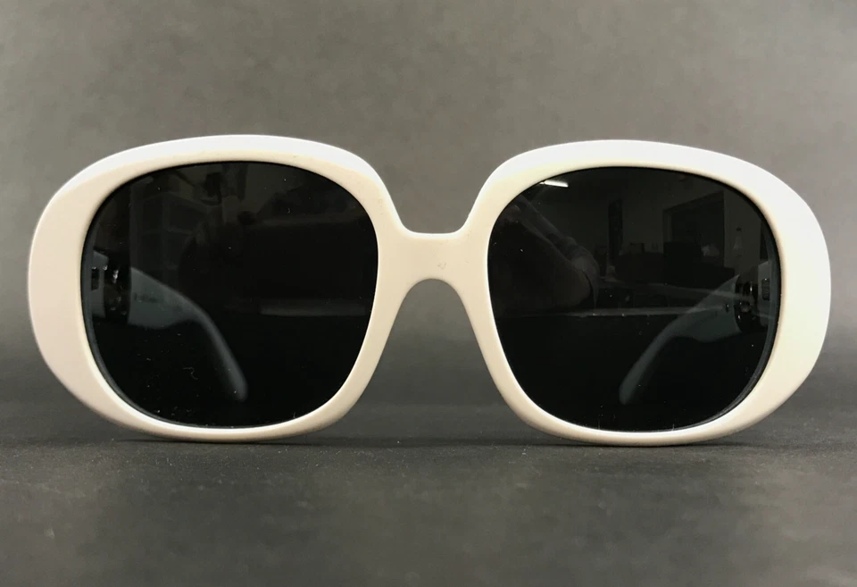 Gafas de sol Dolce & Gabbana DG4473 3312/87 monturas blancas brillantes con lentes gris oscuro Foto 3 de 4