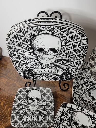11 Pc 222 Fifth "Halloween Skulls" Skull & Crossbone Dinner/Luncheon Party Set - Picture 2 of 20