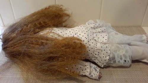 The Heritage MinT LTD Doll Blonde Hair Blue Eyes Polka Dot Dress Porcelain 15" - Picture 7 of 7