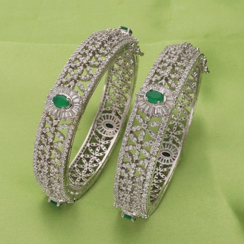 Elegante brazalete de circonita cúbica con piedras rojas y deslumbrantes cristales blancos - Imagen 29 de 39