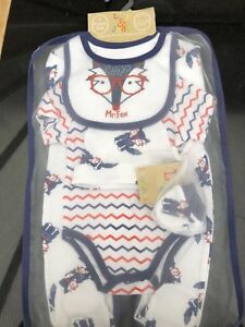 NB 5 Piece 0-3 3-6 months Baby Gift Set Sleepsuit,Vest,Hat,Mittens,Bib