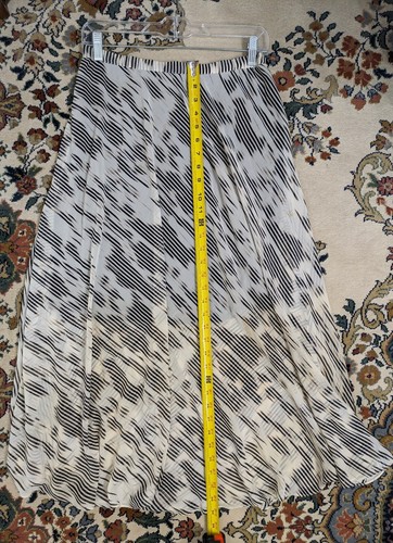 Vince Camuto Women's Patterned Half Lined Maxi Style Skirt Size 2 - Picture 8 of 9