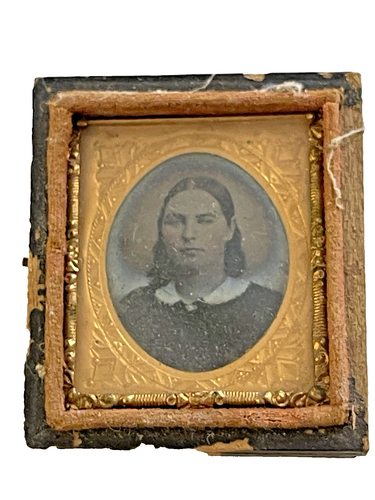 ANTIQUE TINTYPES TINY PORTRAITS HALF CASE YOUNG WOMEN SWEETHEARTS AS IS 1.5 X 2" - Picture 4 of 5