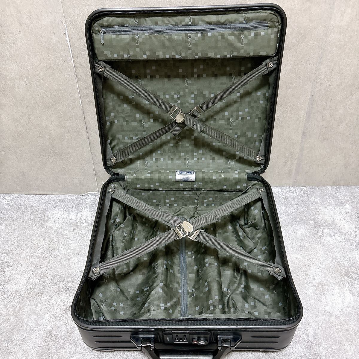 Rimowa Salsa Business Trolley 25L Black 2 wheels Carry Case
