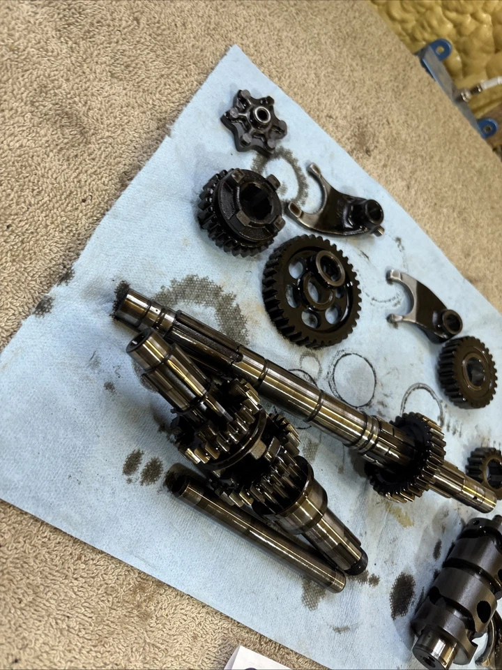 1983 Honda ATC 200 E transmission gears guts 302 - Image 3 of 4