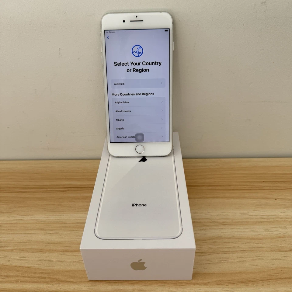 Apple iPhone 8 Plus 64 GB Silver Great Condition Comes With Box - Image 2 of 4