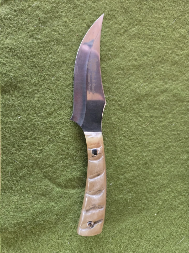 Cuchillo con mango de cuerno de carnero de gallina y gallo Foto 2 de 4