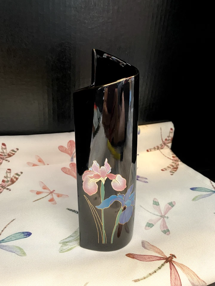 Jarrón vintage de porcelana japonesa Otagiri. Negro con lirios pintados a mano. Foto 2 de 4