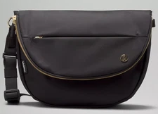 New Lululemon All Night Festival Bag 5L Black Gold – Trendy Crossbody