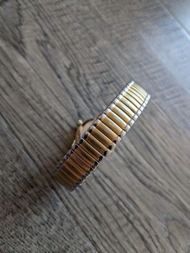 TIMEX Silver & Gold Tone Women’s Watch New Battery - Picture 5 of 7