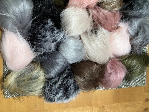 LOT of 27 of High Quality Faux Fur Pompoms For Multiple Crafts like key rings - Picture 11 of 12