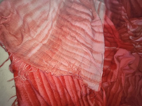 Koko Knot Womans Wrap Scarf Red Print Fringe 42” x 62" - Picture 4 of 5