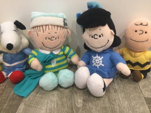 PEANUTS WINTER  COLLECTION-SNOOPY,CHARLIE BROWN,LINUS,AND LUCY PLUSH LOT - Picture 7 of 12